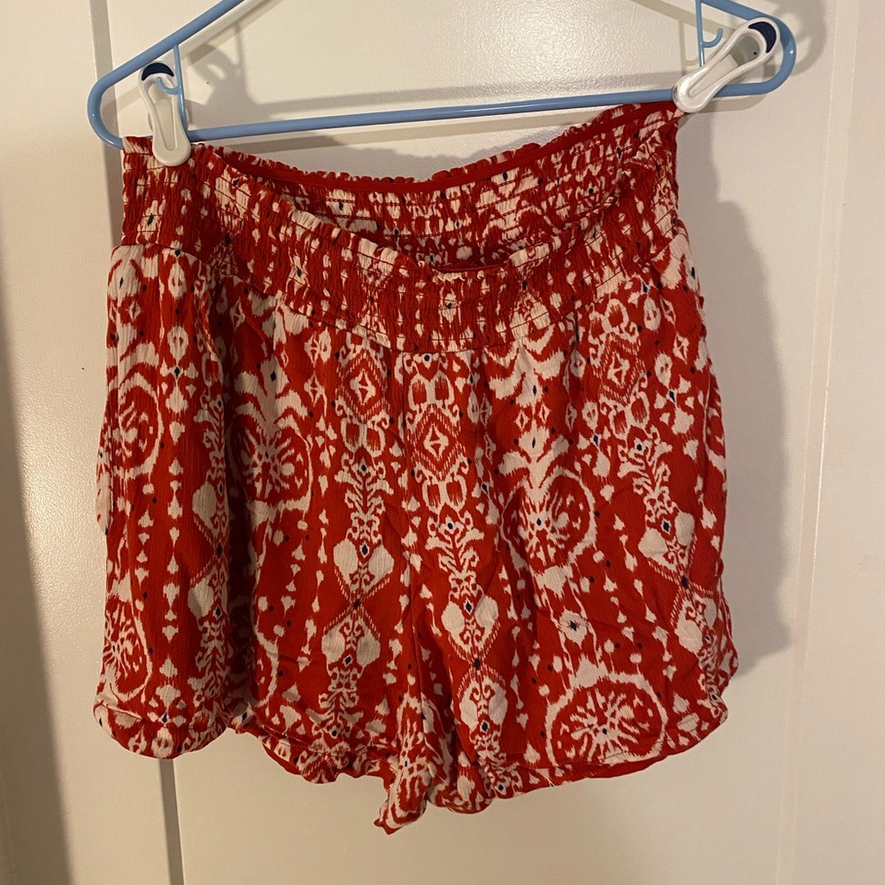 Knox rose red flowy shorts, M